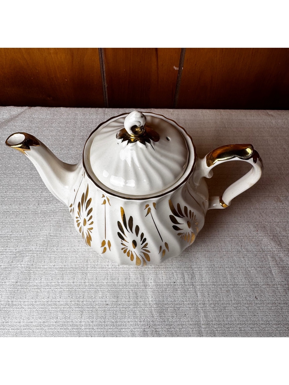 Vintage White Ceramic Teapot Gold Floral Details Swirl Lid Cottagecore Tea Serve - Picture 3 of 10